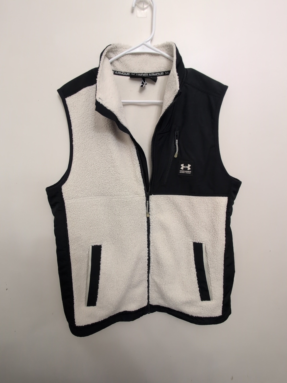 Under Armour Black & Cream Sherpa Fleece Vest - Men's Size Large